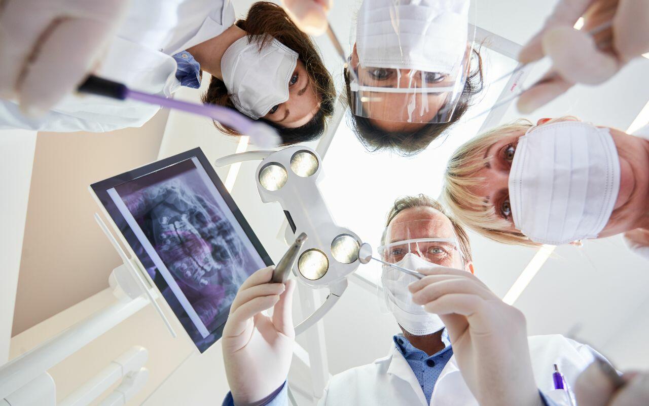 avoid-major-dental-work-before-travelling-to-avoid-dental-emergency